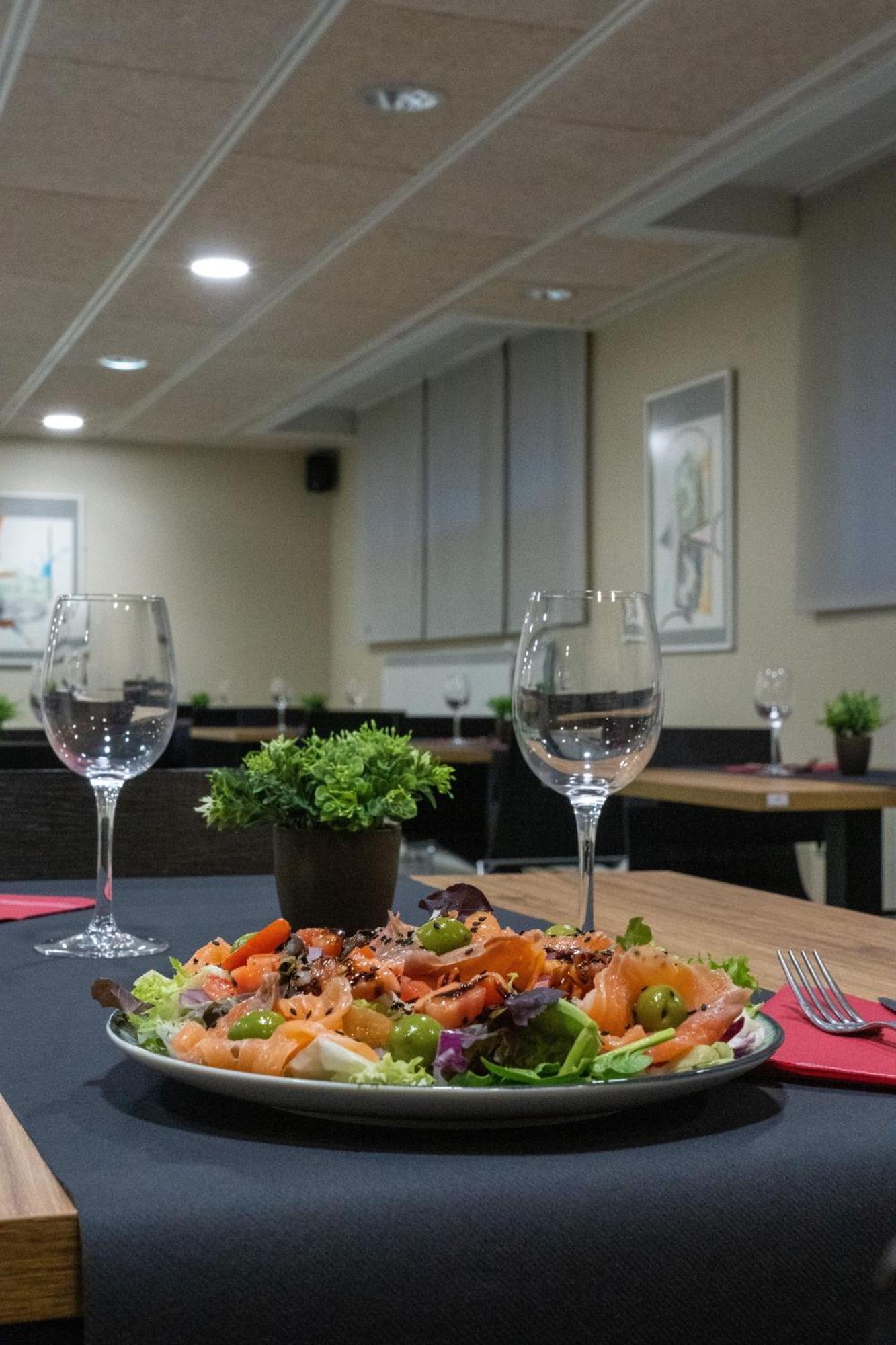Hotel Y Apartamentos Snoe Isaba Zewnętrze zdjęcie